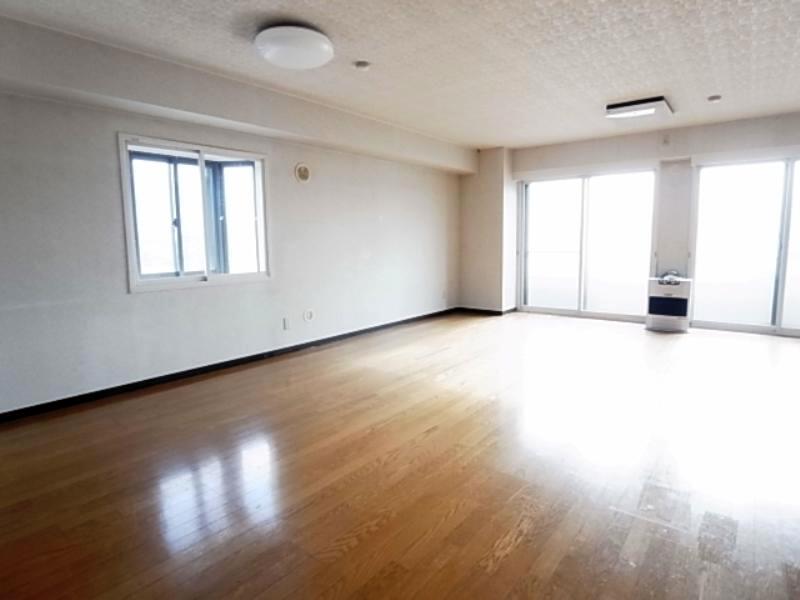 ロワイヤルユウ弘前大町Ⅱ402号 内観